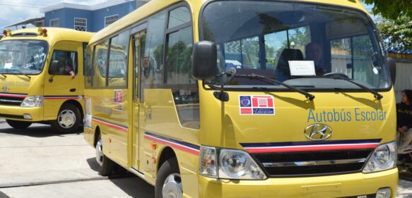 Ministro de Educación informa Gobierno comprará mil autobuses para programa de transporte escolar