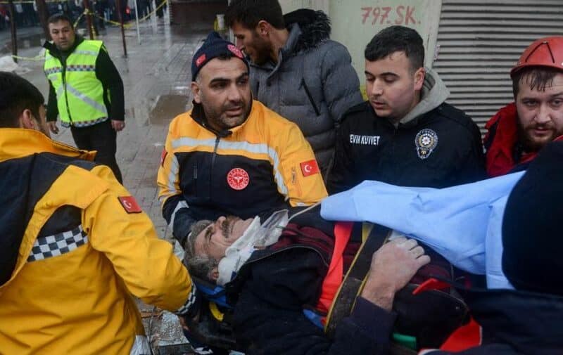 Ascienden a más de 7.200 los muertos a causa de los terremotos en Turquía y Siria