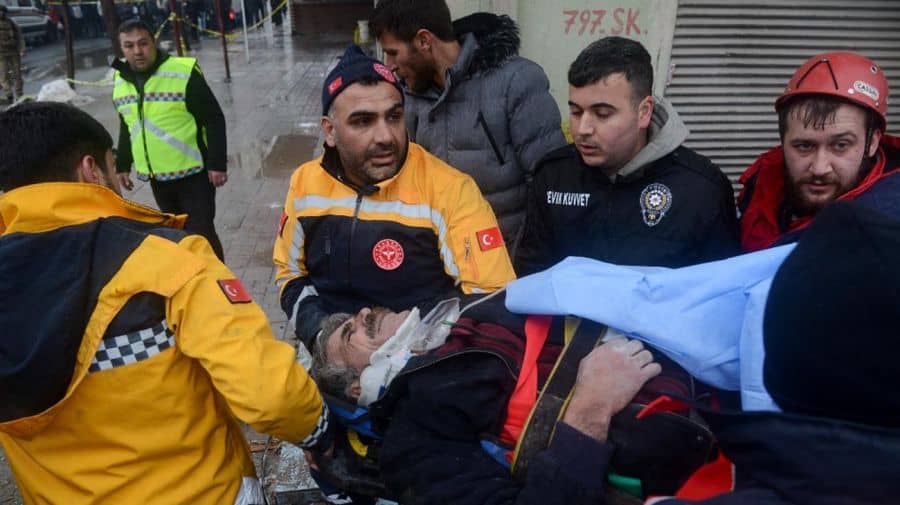 Ascienden a más de 7.200 los muertos a causa de los terremotos en Turquía y Siria