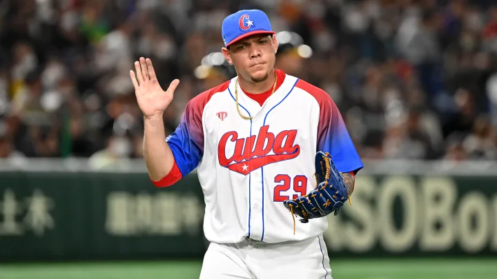Federación Cubana de Béisbol reclama 10 millones de dólares a pícher desertor