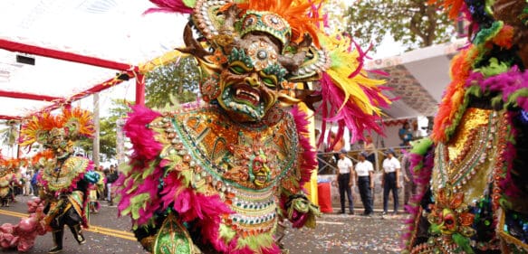 #Video | El baile y los diferentes trajes coloridos resaltaron en el Desfile Nacional del Carnaval 2023