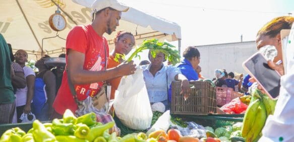 Residentes de San Luis manifiestan satisfacción por apertura de mercado #90 del Inespre