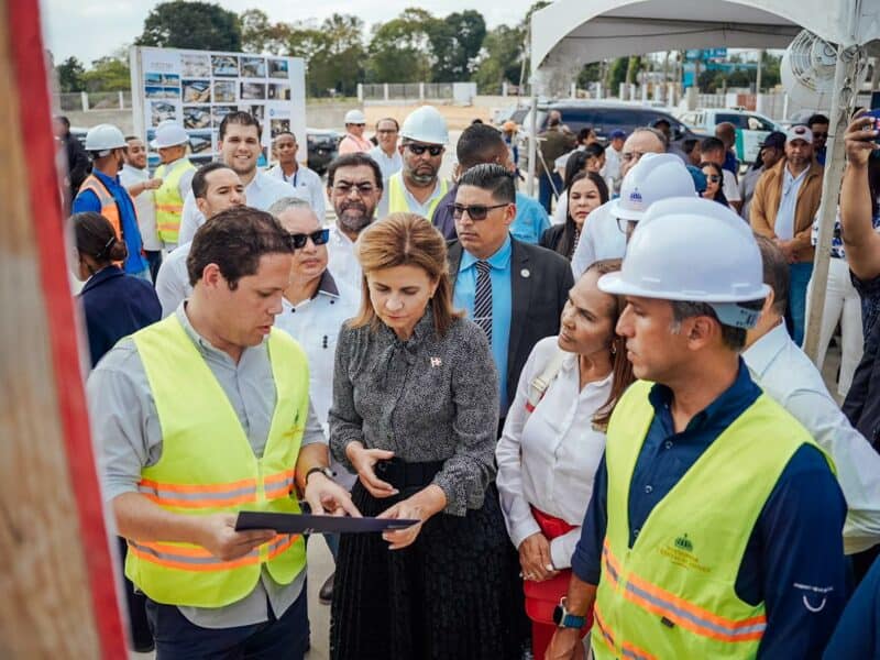 Vicepresidenta Raquel Peña y Ministro Carlos Bonilla supervisan construcción del Hospital Regional San Vicente de Paul