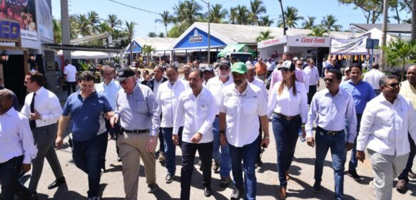 Abel Martínez recorre Feria Agropecuaria junto a directivos del Patronato Nacional de Ganaderos