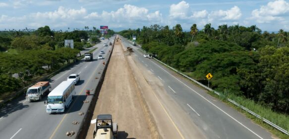 Obras Públicas documenta bases legales y costos de transformación de la autopista Duarte