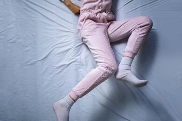El síndrome de las piernas inquietas: de qué se trata y qué relación tienen con el sueño
