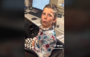 Niña con dificultades auditivas escucha su voz por primera vez