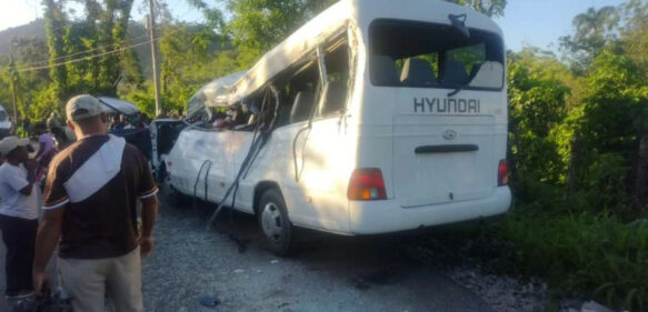 Accidente entre autobús escolar y patana deja varios muertos en Hato Mayor