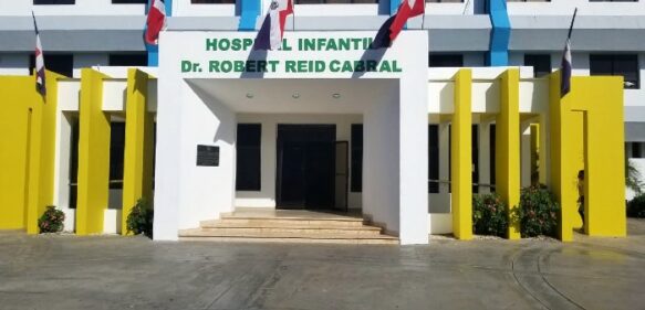 #VIDEO: Padre que salió con su hijo en hombro del Hospital Infantil Robert Reid Cabral narra momento de desesperación
