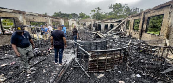 Incendio que dejó al menos 19 muertos en residencia escolar en Guyana pudo haber sido intencional