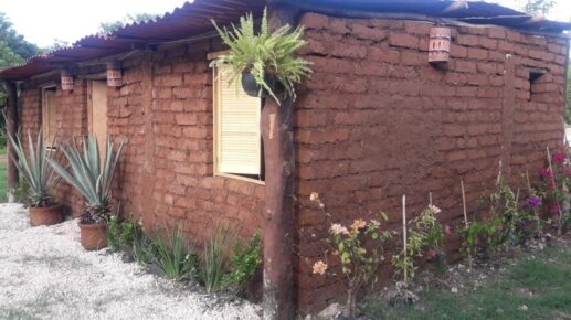 Casa construida en México a base de sargazo (Foto: Facebook Noticaribe)