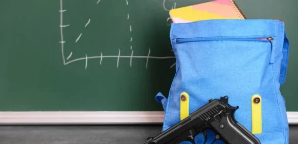 Estudiante italiano acuchilla a su profesora y amenaza a la clase con una pistola juguete