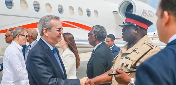 Presidente Abinader llega a Bahamas para participar en reunión de CARICOM