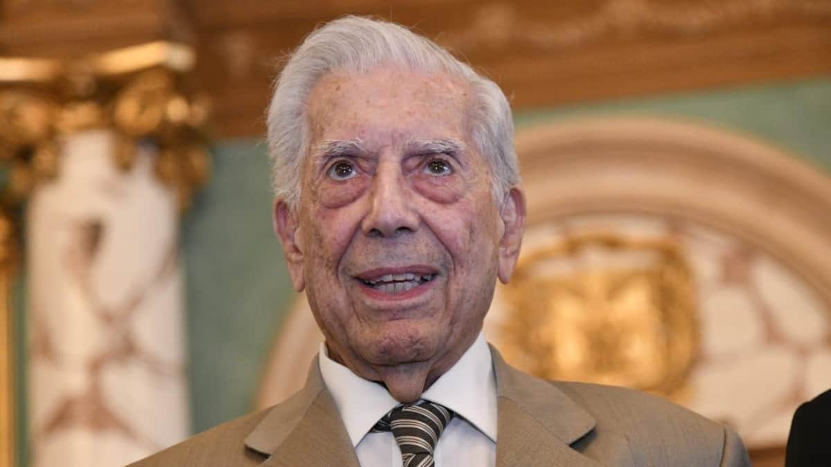 Vicepresidenta defiende ciudadanía a Vargas Llosa; Abel reitera rechazo