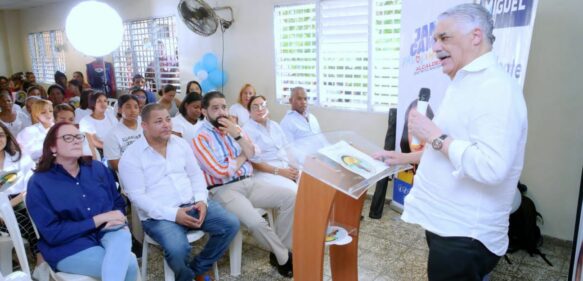 Miguel Vargas juramenta nuevos miembros del PRD en Circunscripción número dos del DN