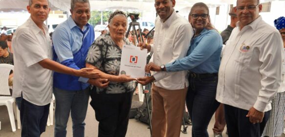 Gobierno entrega 368 títulos de propiedad en Haina