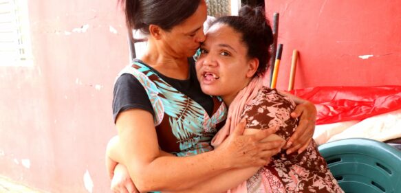 Madre pide ayuda a la primera dama Raquel Arbaje para realizar una callosotomía a su hija con epilepsia refractaria.