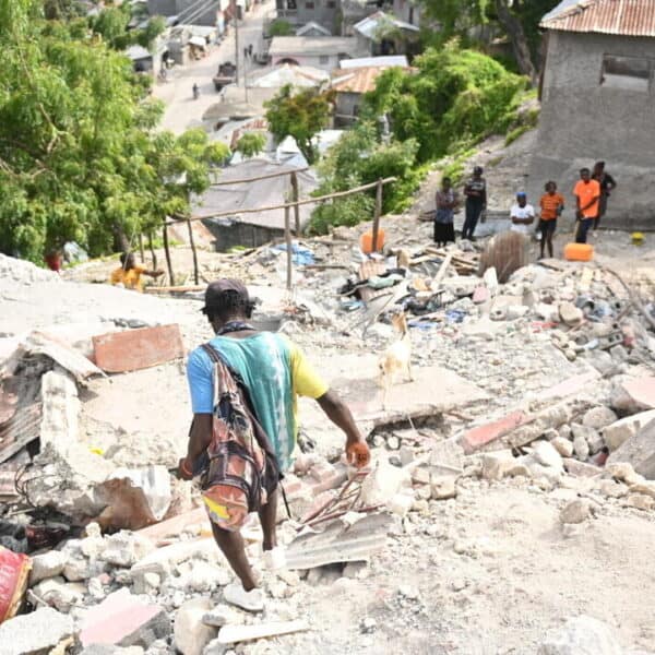 Cuatro muertos y decenas de heridos por sismo en Haití