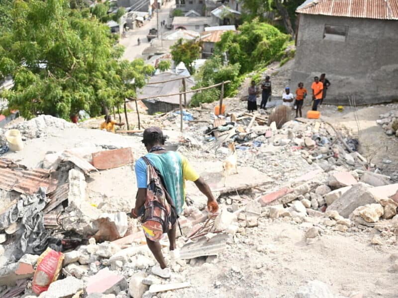 Cuatro muertos y decenas de heridos por sismo en Haití