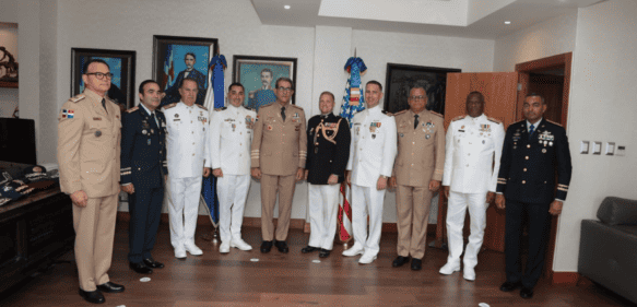 MIDE condecora jefes de misiones embajada EEUU en RD con Orden al Mérito Naval