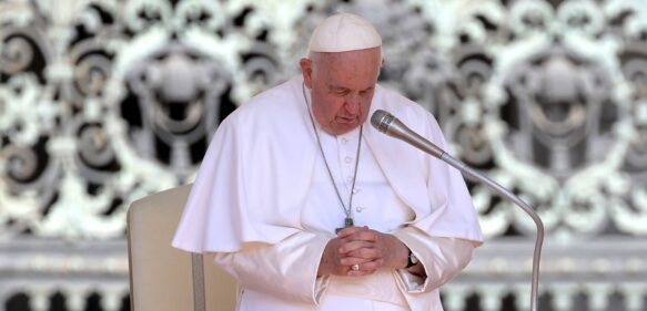 Concluye sin complicaciones la operación de hernia abdominal del papa Francisco