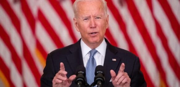Biden dice que “más de 100 personas” murieron por el covid-19