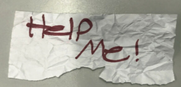 Rescatan a una niña secuestrada en EE.UU. gracias a un mensaje de auxilio en un trozo de papel