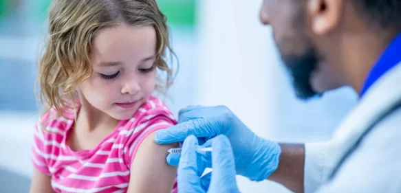 OMS: Solo el 83 % de los niños recibieron la vacuna contra el sarampión en 2022