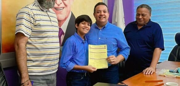 Alejandro Jaquez inscribe su precandidatura a diputado por Santiago