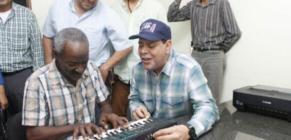 #VIDEO: Fallece de un infarto ex pianista de Fernando Villalona y Alex Bueno