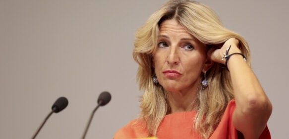 Vicepresidenta de España se queda en blanco ante pregunta en inglés y la Red se burla