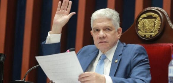 Eduardo Estrella ratifica no buscará senaduría por Santiago