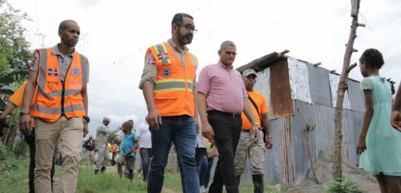 Director Defensa Civil recorre zonas inundadas en provincia Santo Domingo