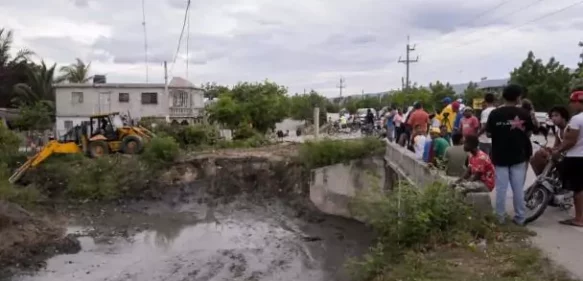 #VIDEO: Lluvias de Franklin desbordan ríos y arroyos en Barahona