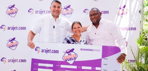 Arajet inicia su programa “Mi Primer Vuelo” en La Caleta de Boca Chica