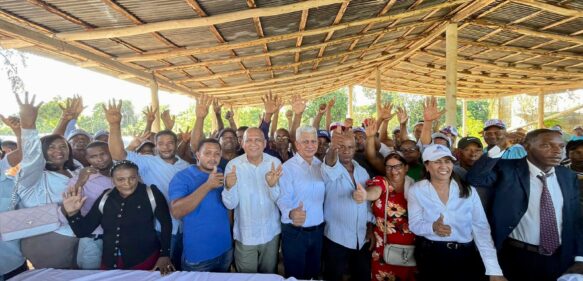 Senador Ricardo de los Santos juramenta dirigentes del PLD y FP en el PRM