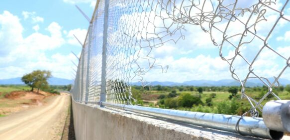 Haitianos logran romper malla ciclónica de verja perimetral para ingresar al país