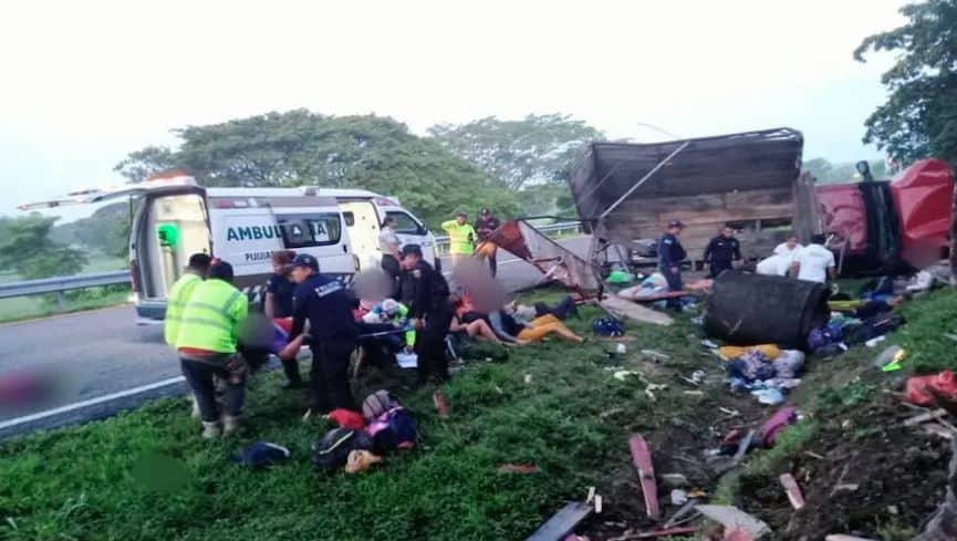 10 migrantes muertos y 15 heridos tras accidente en Chiapas, México