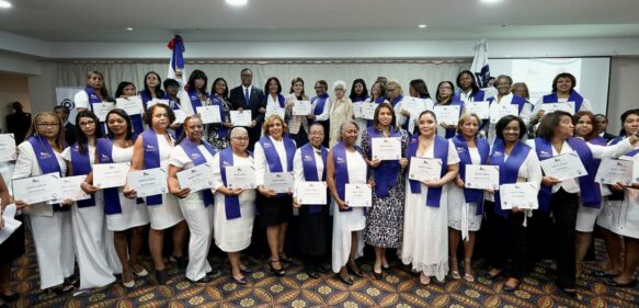 LMD gradúa 285 mujeres en diplomado “Mujer y Liderazgo”