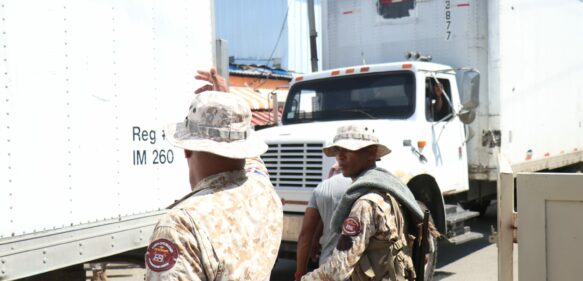 Haití abre sus puertas y haitianos cruzan a Dajabón a buscar mercancías varadas tras cierre de frontera.