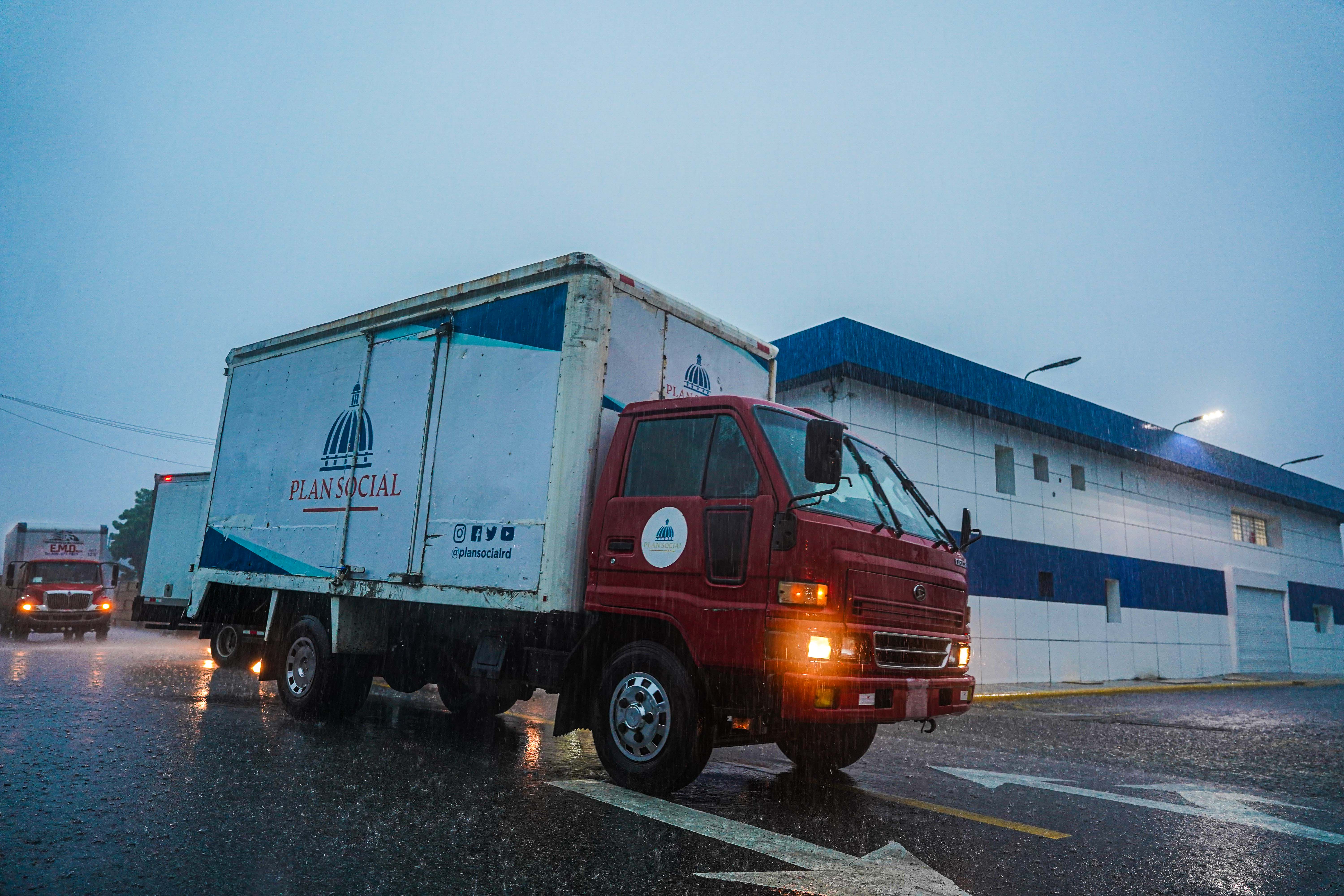 Plan Social mantiene equipos en todo el país asistiendo a familias afectadas por inundaciones 1 Plan Social mantiene equipos en todo el país asistiendo a familias afectadas por inundaciones