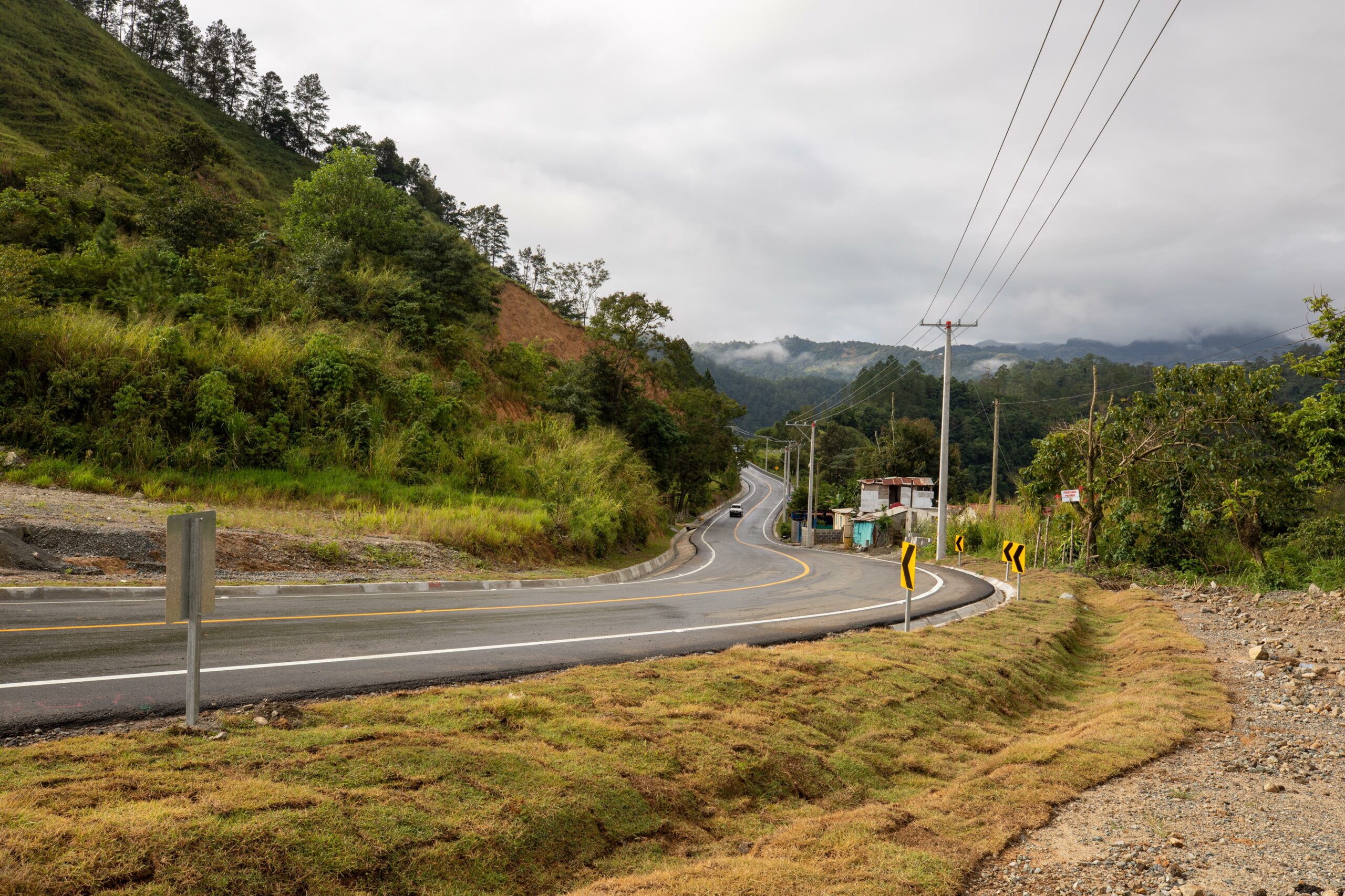 Abinader inaugura carretera Rancho Arriba – Nizao