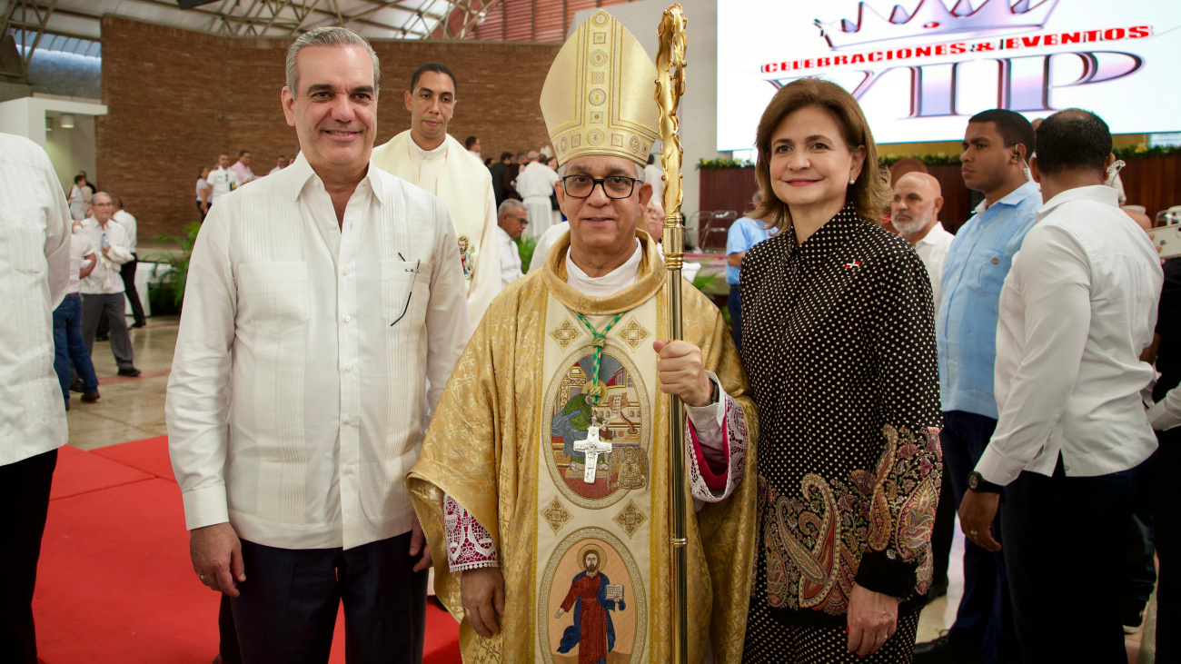 Abinader asiste a toma de posesión monseñor Héctor Rafael Rodríguez