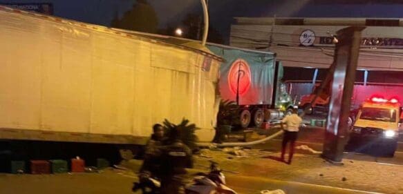 Patana choca contra camión de la Presidente en la Luperón