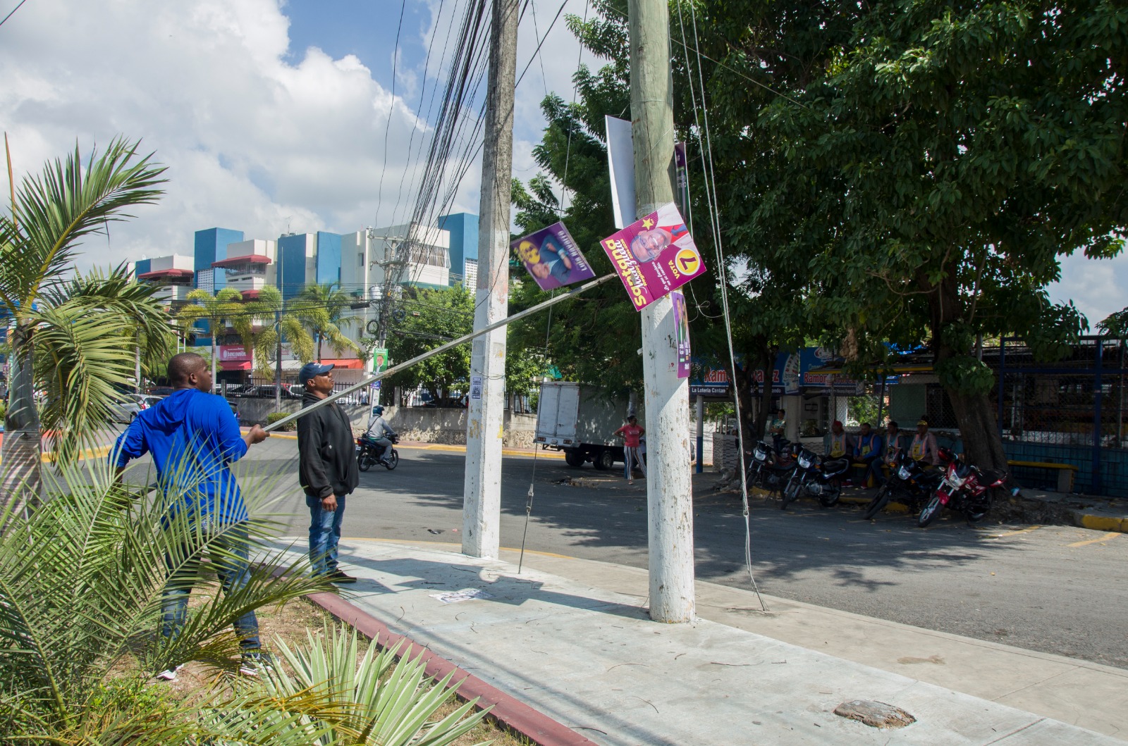 Alcaldía de Santo Domingo Norte también retira propagandas políticas de elecciones municipales