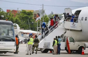 Estados Unidos reanuda la deportación de haitianos