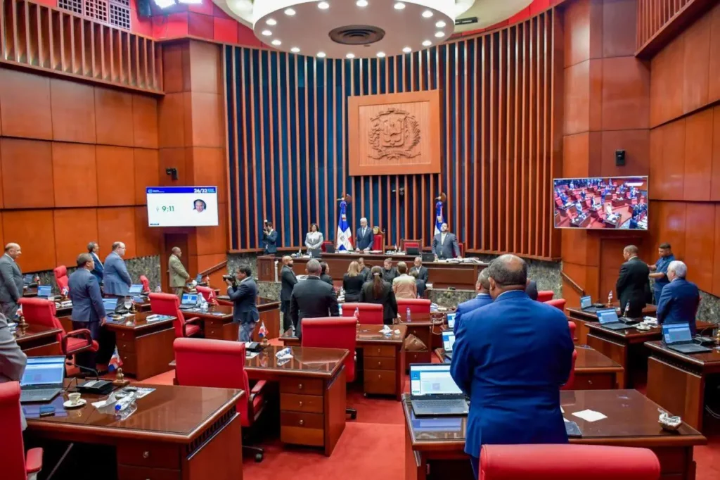 Senado aprueba proyecto de ley que prohíbe al presidente y vicepresidente contratar con el Estado