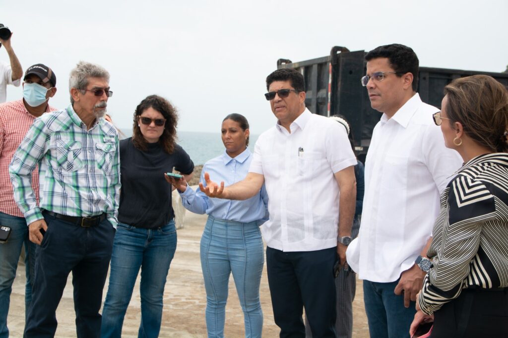 Inician reconstrucción del Malecón Santo Domingo Este tras efectos de huracán Beryl