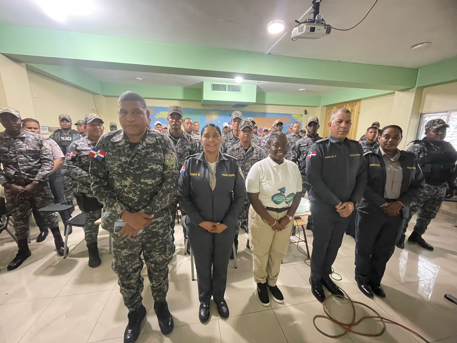 Policía Nacional imparte taller sobre "Habilidades Sociales" en La Romana