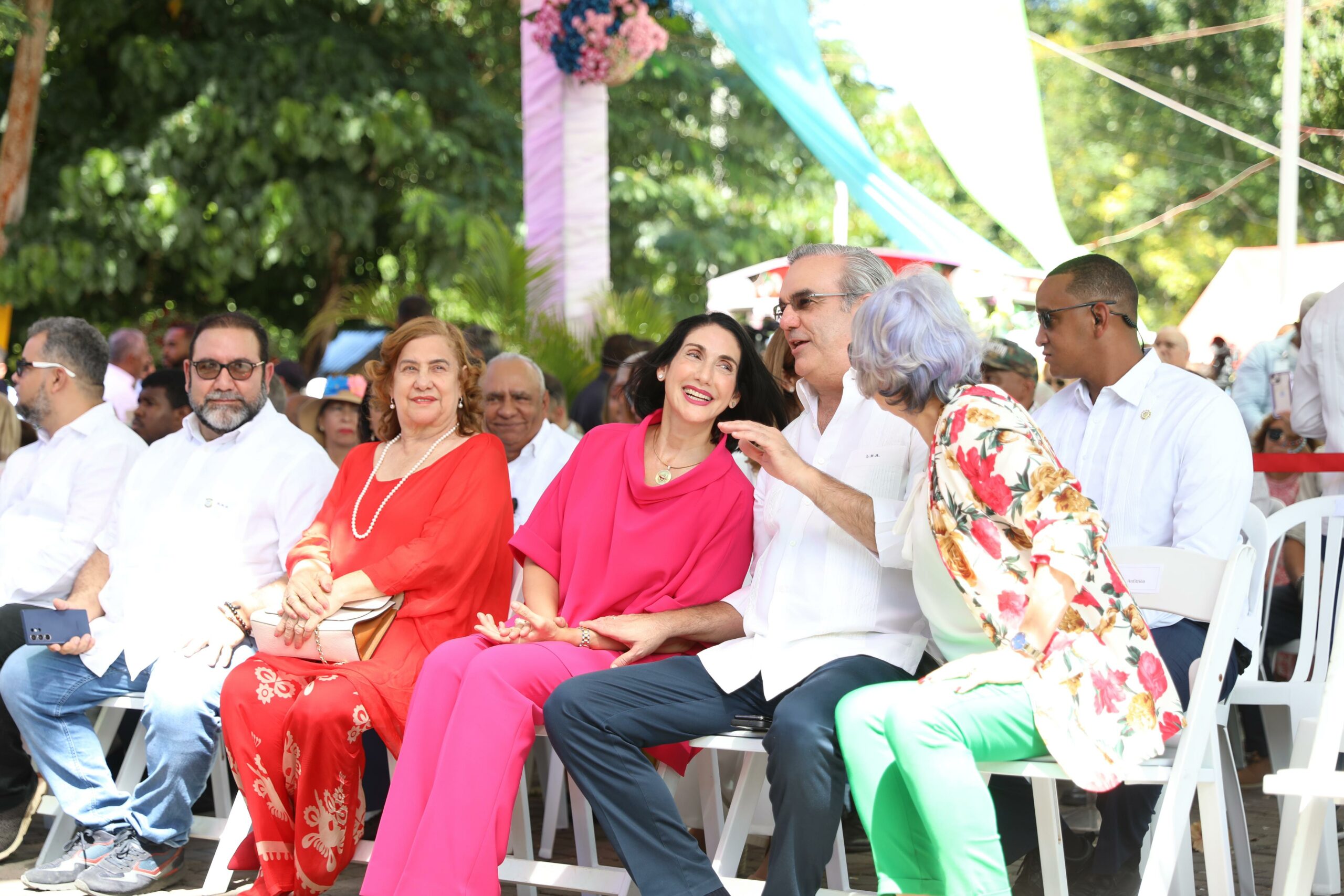 Abinader inaugura obras eléctricas en Jarabacoa que beneficiarán a más de 55 mil familias e inaugura la Plaza del Café